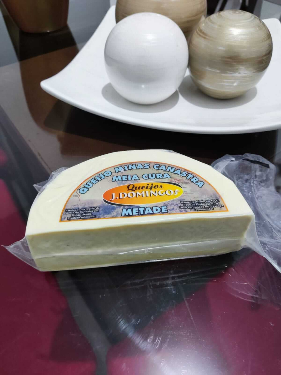 Queijo Canastra Meia Cura Metade